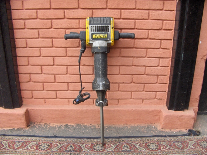 Martillo Demoledor Eléctrico / Marca Dewalt / mod. D259 80-B2 / 30 kg /  Usado - Chileremates.cl